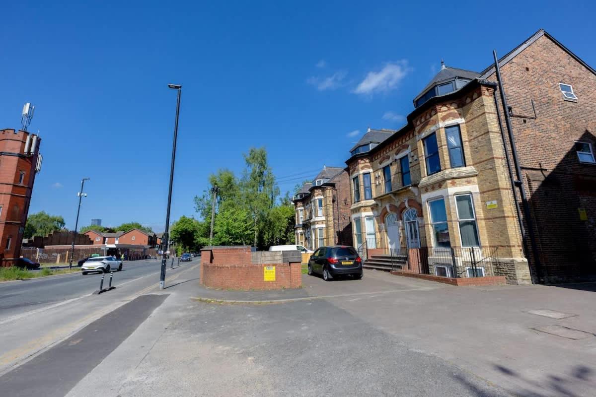 Joyful Management -Top Floor Apartment with home Feel Deco in M16