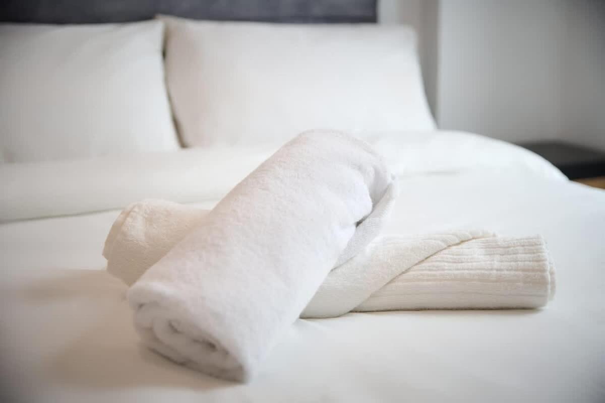 Joyful Group - Warm 2 Bed Ensuite Apartment near Manchester City Centre and Old Trafford