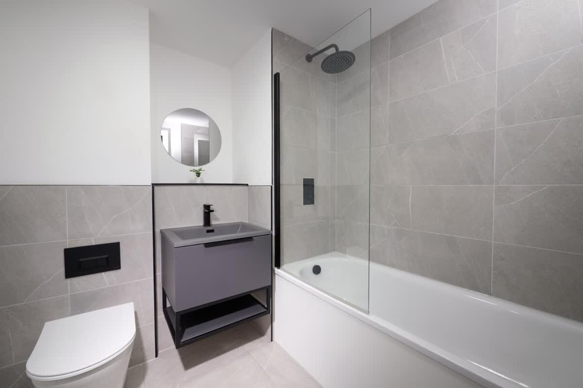 Joyful Group - Warm 2 Bed Ensuite Apartment near Manchester City Centre and Old Trafford
