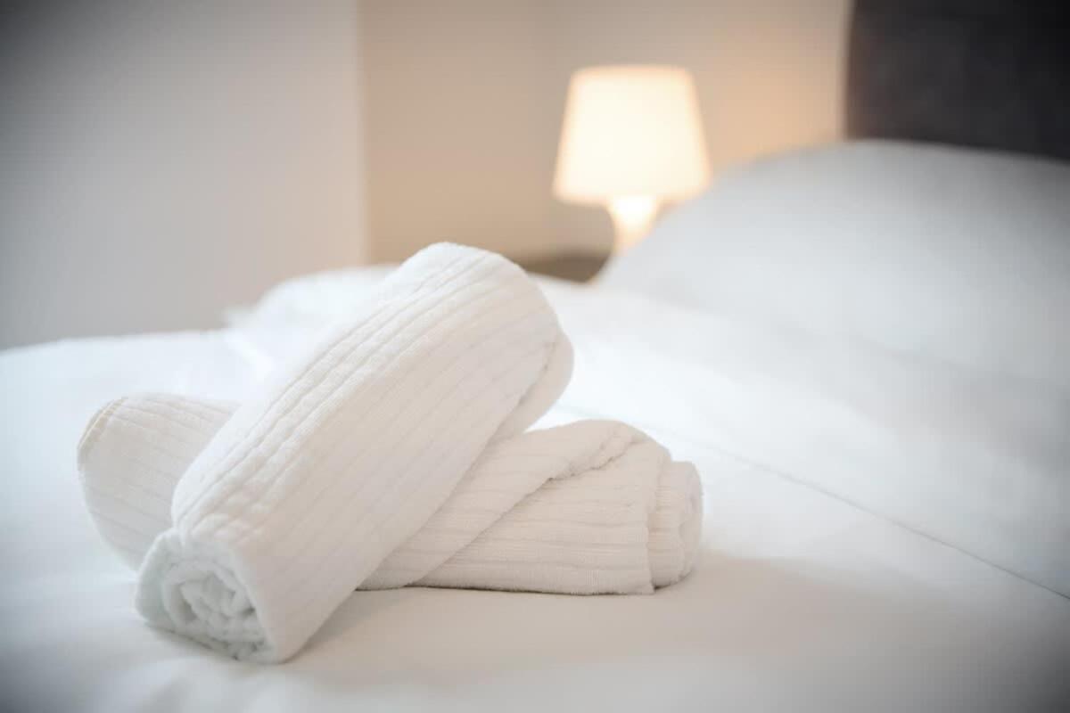 Joyful Group - Warm 2 Bed Ensuite Apartment near Manchester City Centre and Old Trafford