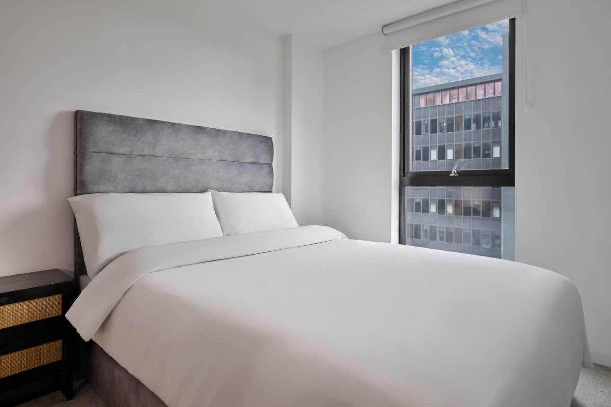 Joyful Group - Warm 2 Bed Ensuite Apartment near Manchester City Centre and Old Trafford