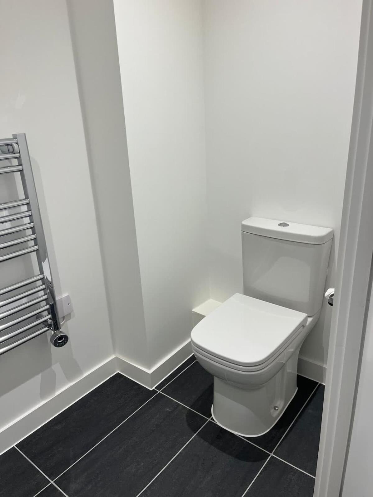 Joyful Group - Stylish 2 Bedroom Duplex with Sofa Bed in Salford M5