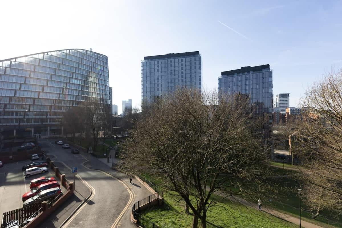Park View 3 Bed Ensuite Apartment only 5 min walk to Arndale