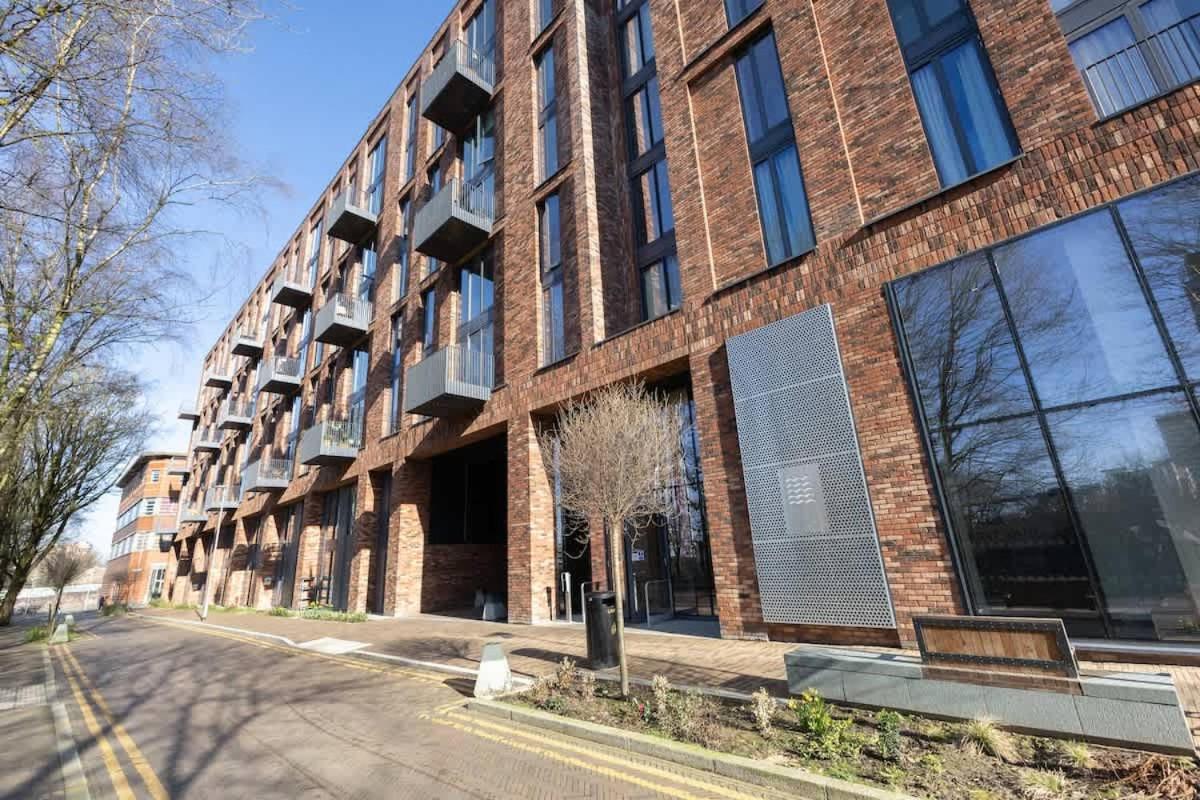 Park View 3 Bed Ensuite Apartment only 5 min walk to Arndale