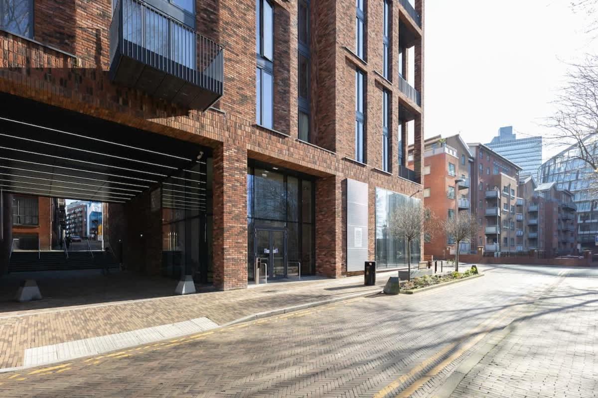 Park View 3 Bed Ensuite Apartment only 5 min walk to Arndale