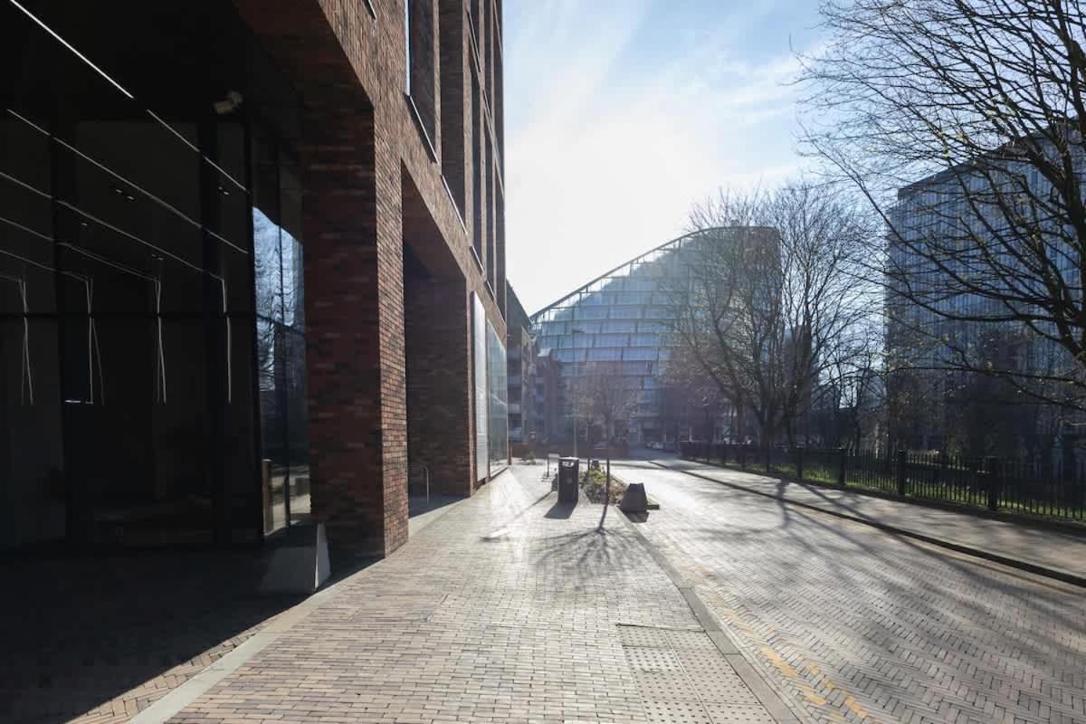 Park View 3 Bed Ensuite Apartment only 5 min walk to Arndale