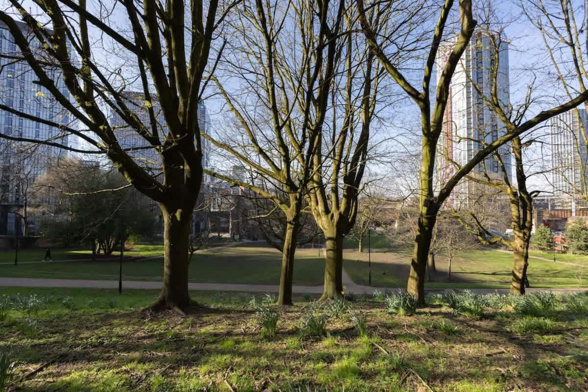 Park View 3 Bed Ensuite Apartment only 5 min walk to Arndale