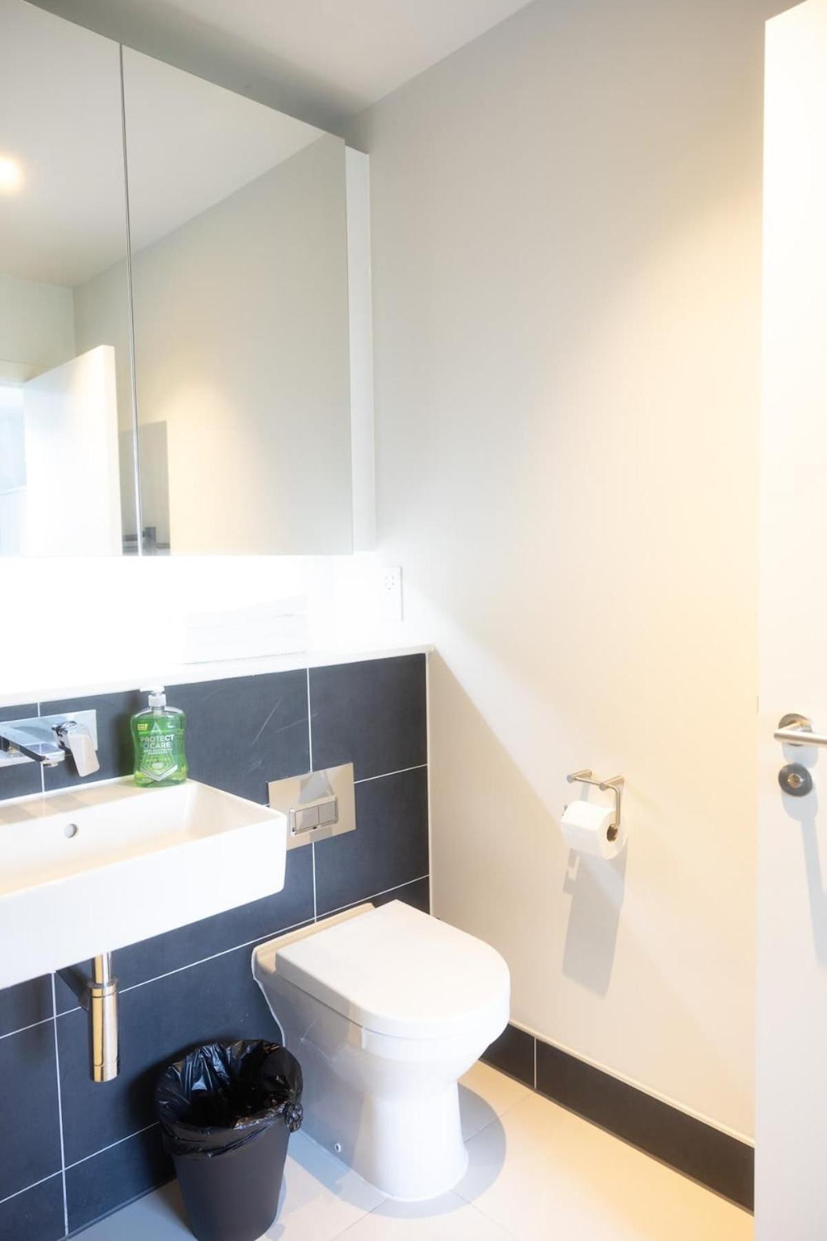 Park View 3 Bed Ensuite Apartment only 5 min walk to Arndale
