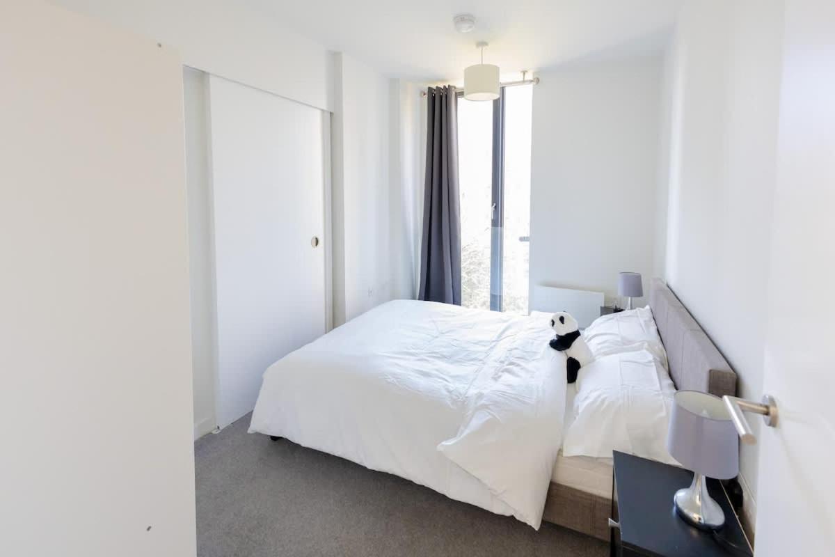 Park View 3 Bed Ensuite Apartment only 5 min walk to Arndale