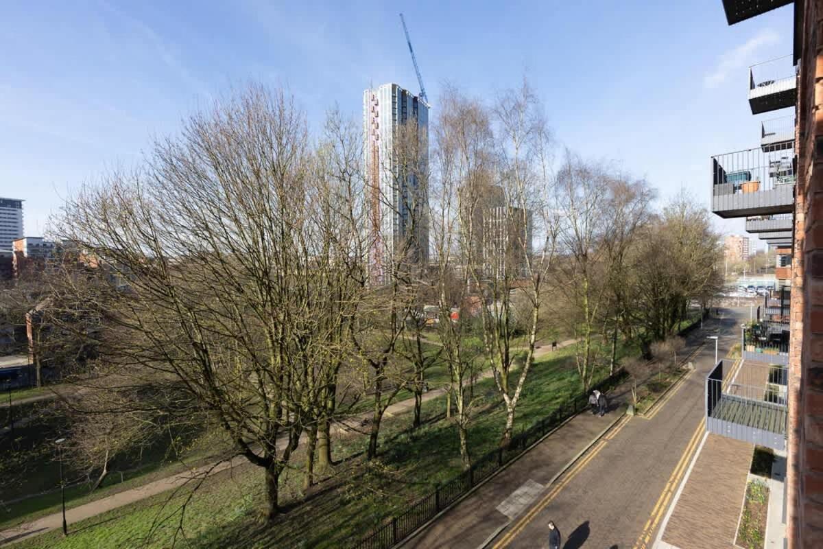 Park View 3 Bed Ensuite Apartment only 5 min walk to Arndale