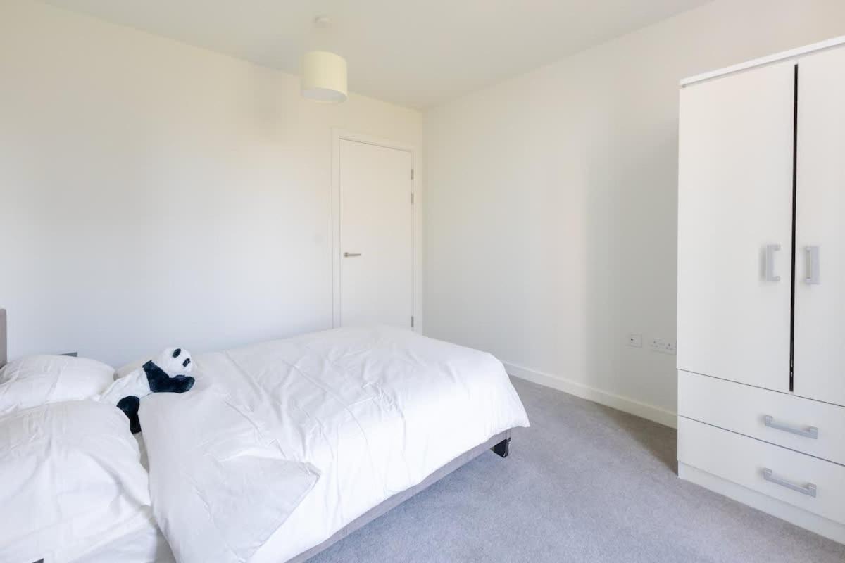 Park View 3 Bed Ensuite Apartment only 5 min walk to Arndale