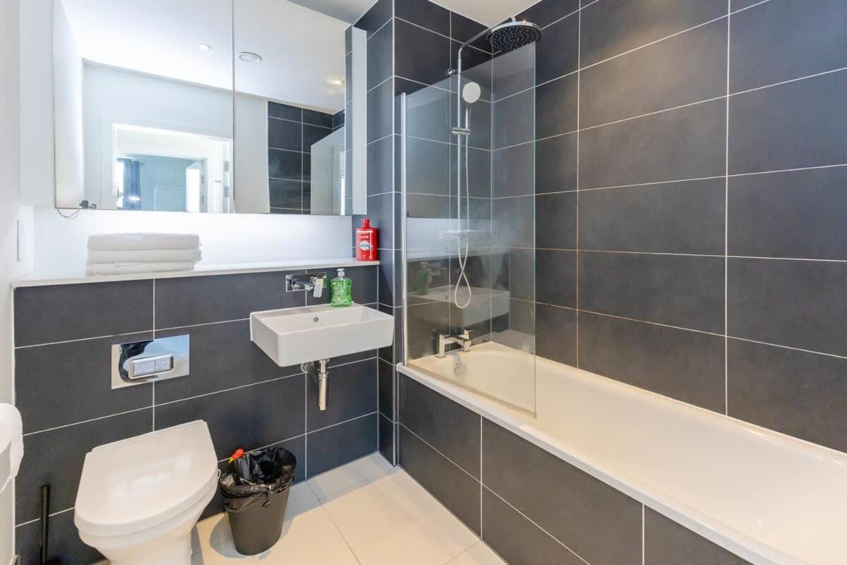 Park View 3 Bed Ensuite Apartment only 5 min walk to Arndale