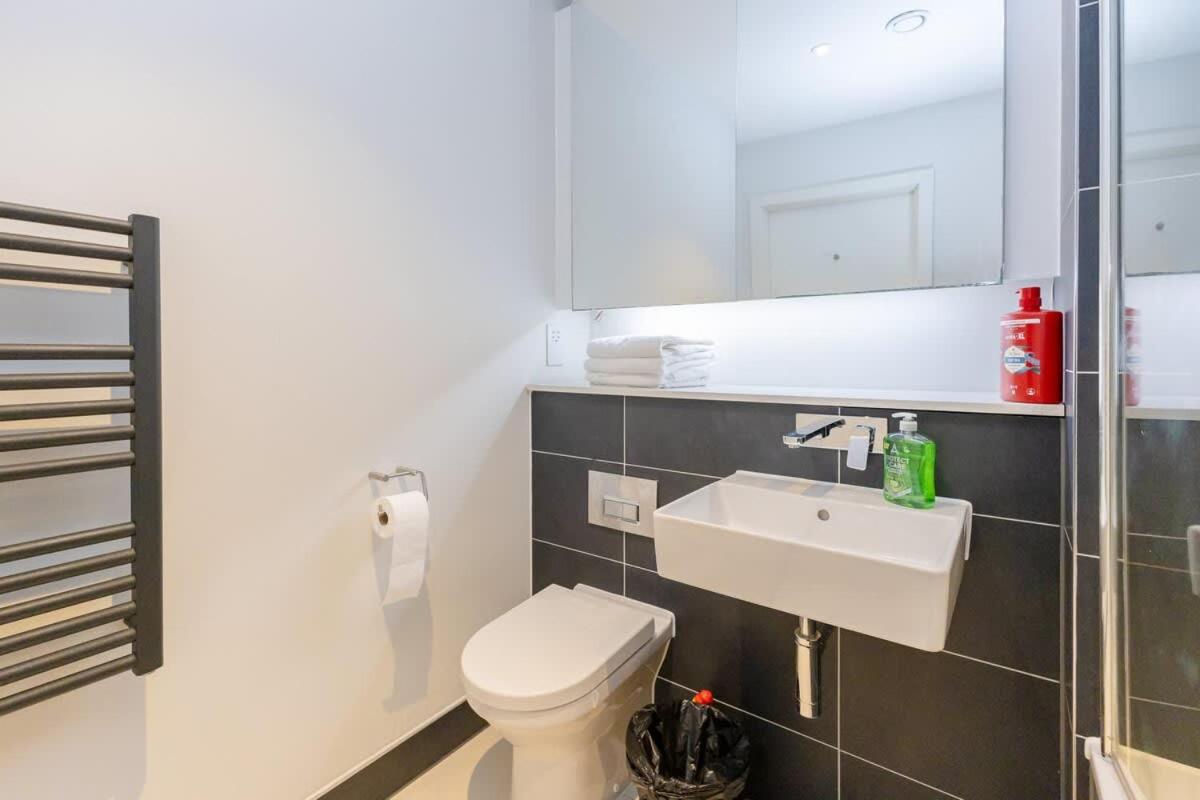 Park View 3 Bed Ensuite Apartment only 5 min walk to Arndale