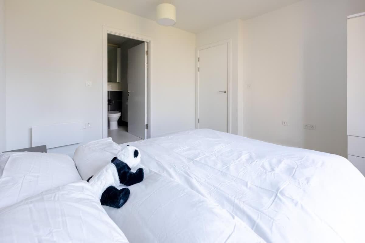 Park View 3 Bed Ensuite Apartment only 5 min walk to Arndale