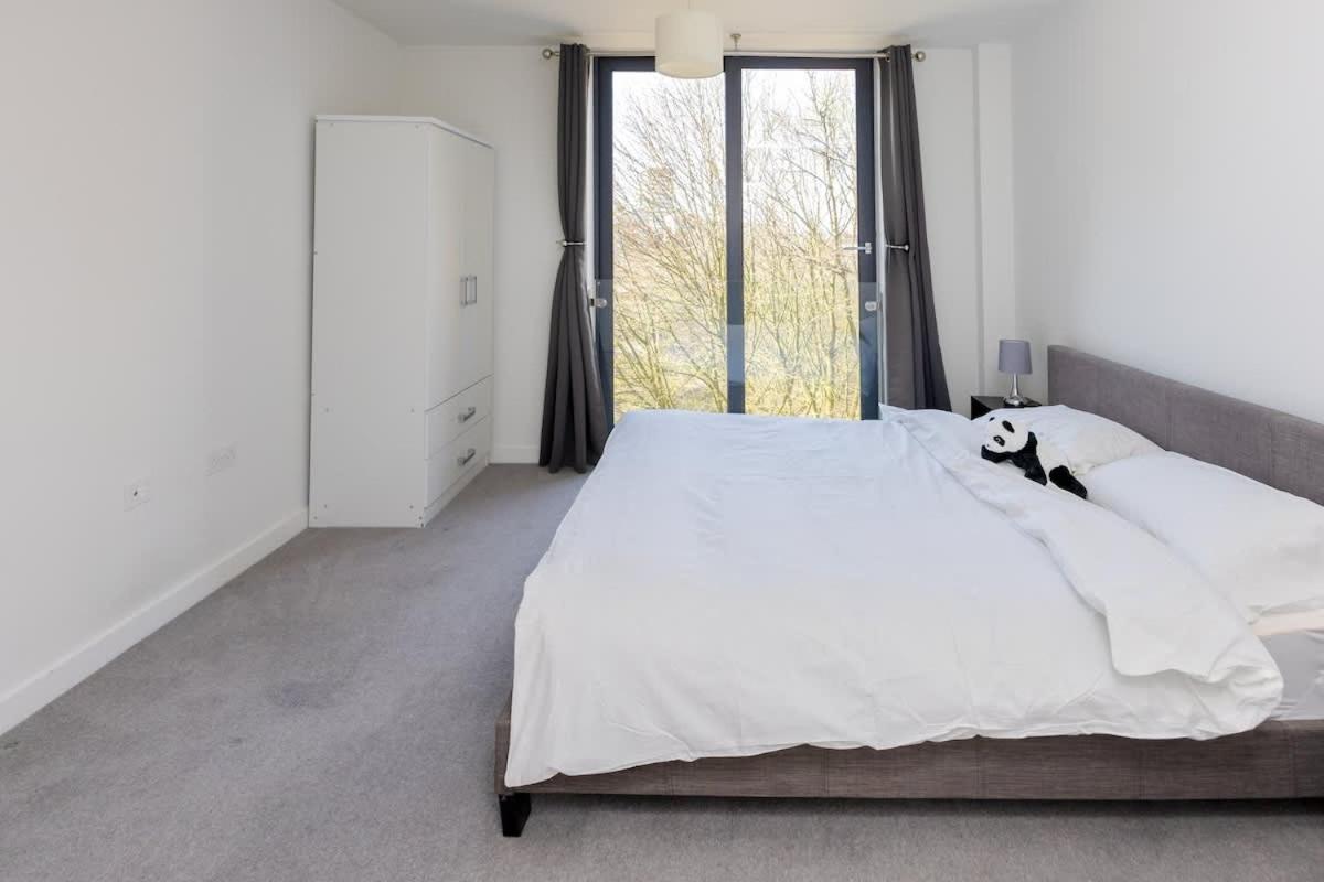 Park View 3 Bed Ensuite Apartment only 5 min walk to Arndale