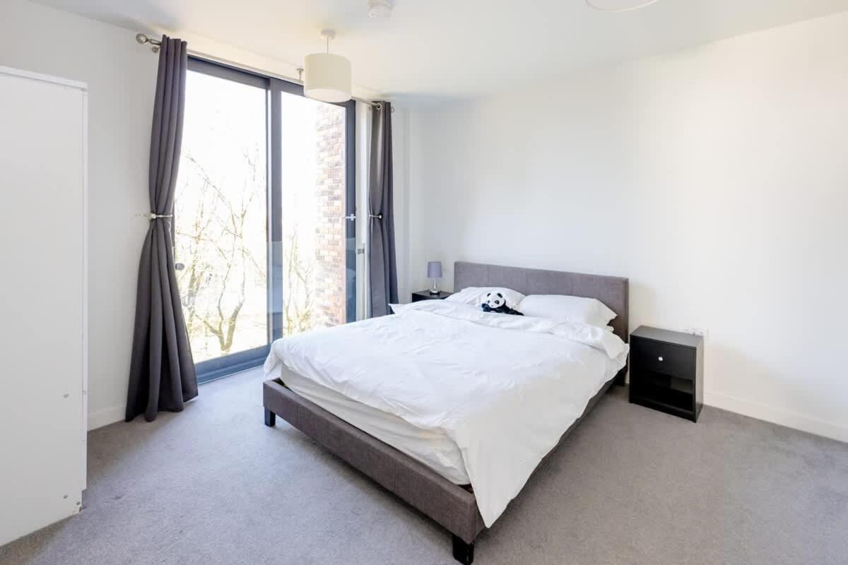 Park View 3 Bed Ensuite Apartment only 5 min walk to Arndale