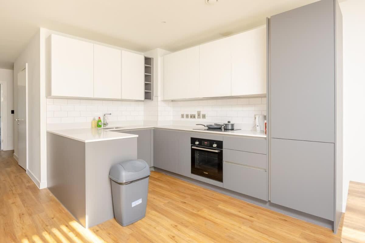 Park View 3 Bed Ensuite Apartment only 5 min walk to Arndale