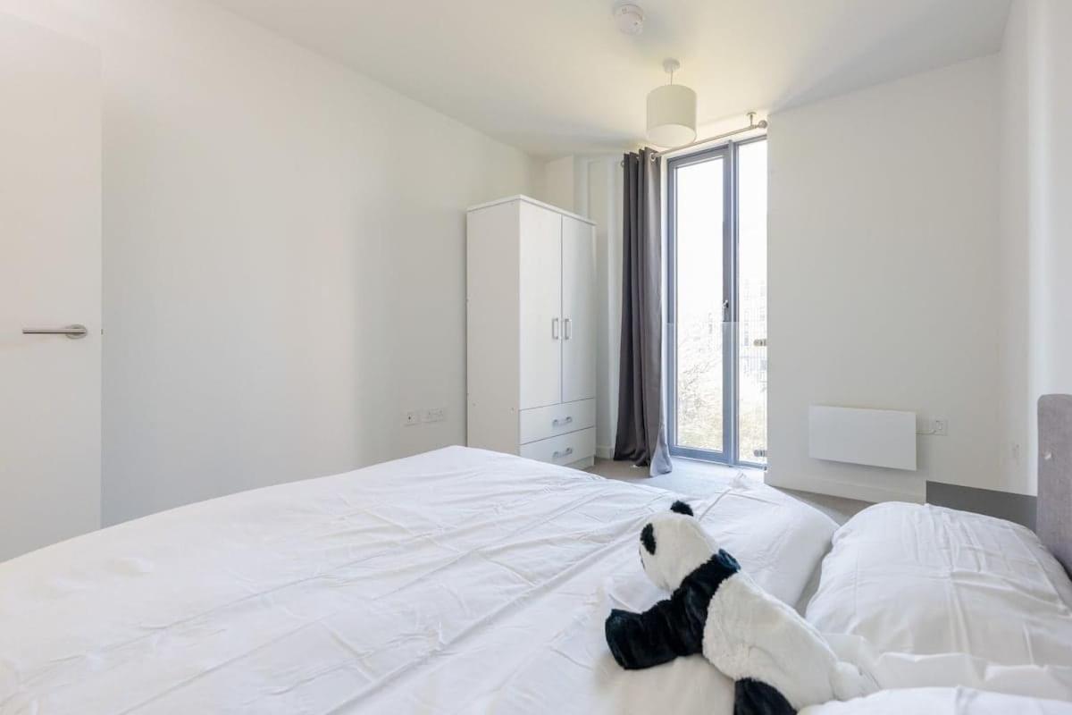 Park View 3 Bed Ensuite Apartment only 5 min walk to Arndale