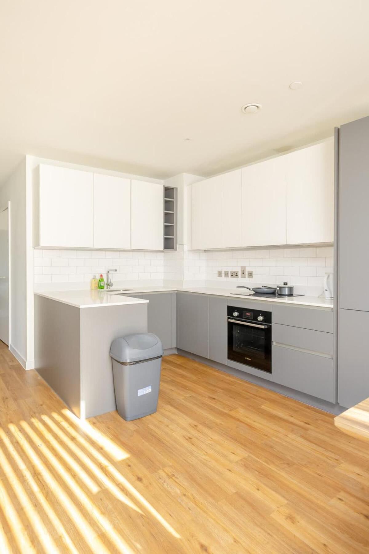 Park View 3 Bed Ensuite Apartment only 5 min walk to Arndale
