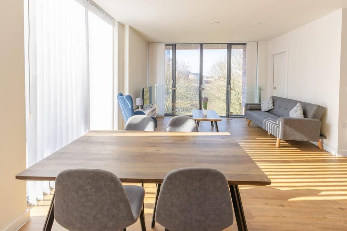 Park View 3 Bed Ensuite Apartment only 5 min walk to Arndale