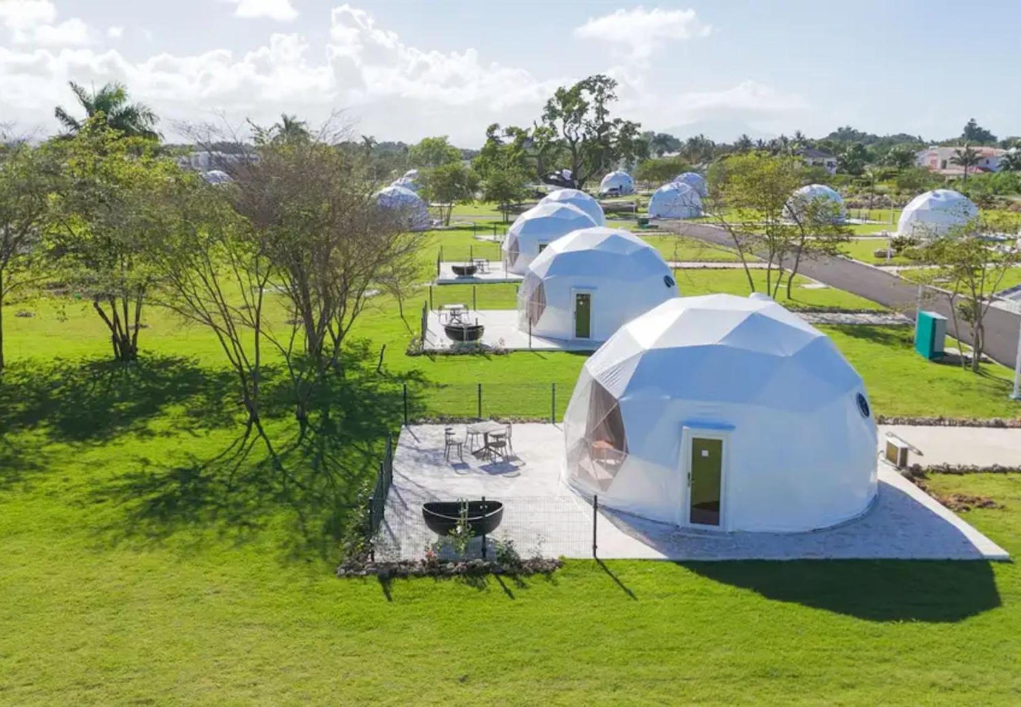 Bubble Glamping, King bed, we have a 8 units like this
