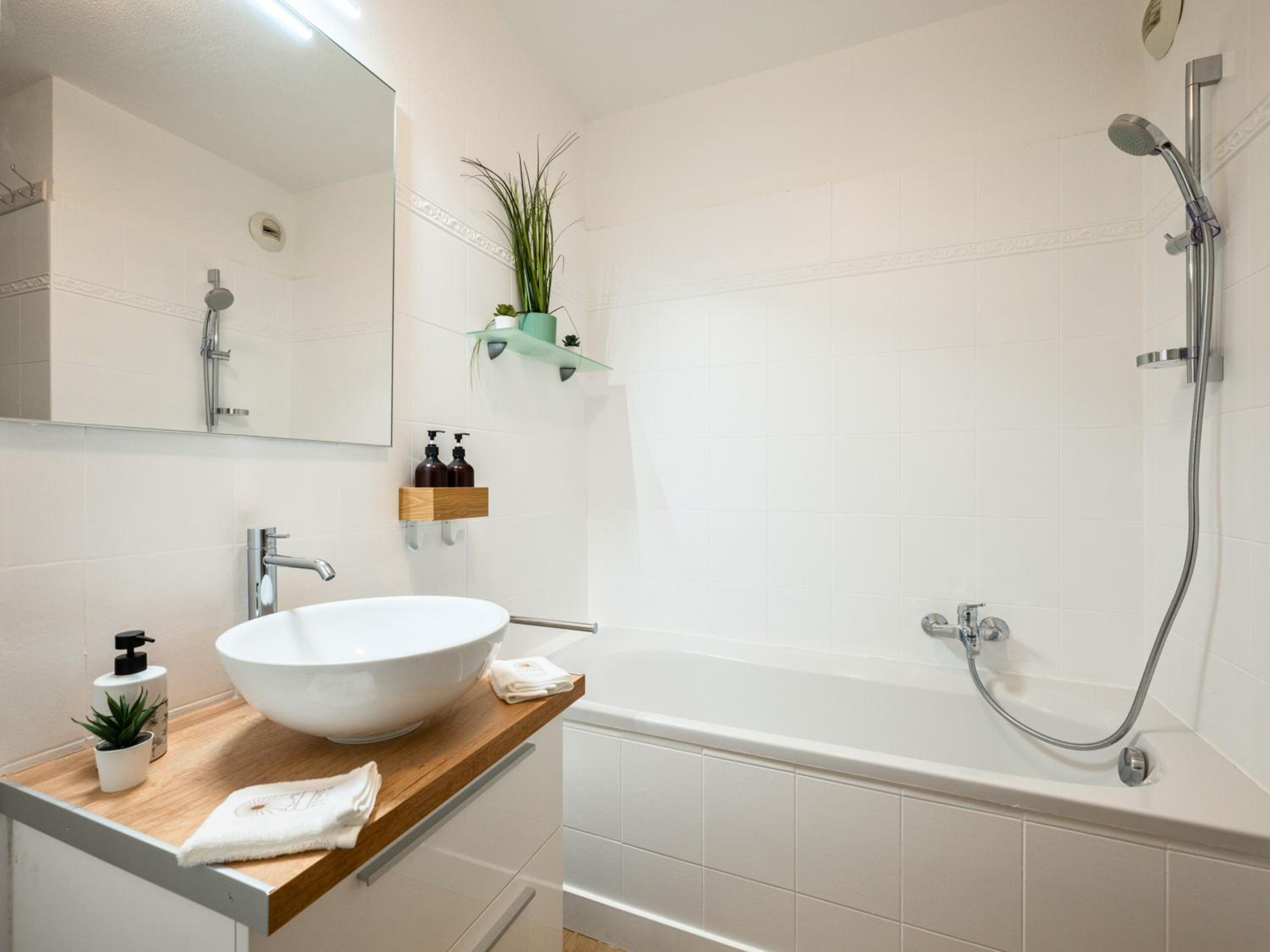 Le Cocon - 5 min to Monaco - Ideal couple or business - Free private parking - Near events - Terrace and balcony - Premium services