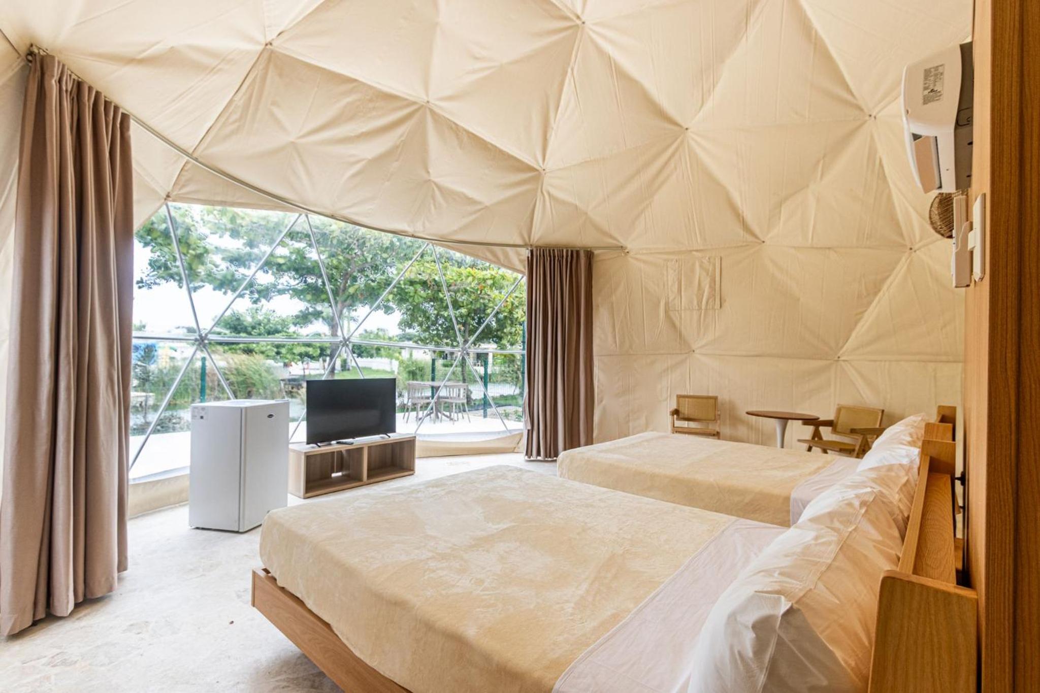 Bubble Glamping, Family 2 beds, we have a 12 units like this