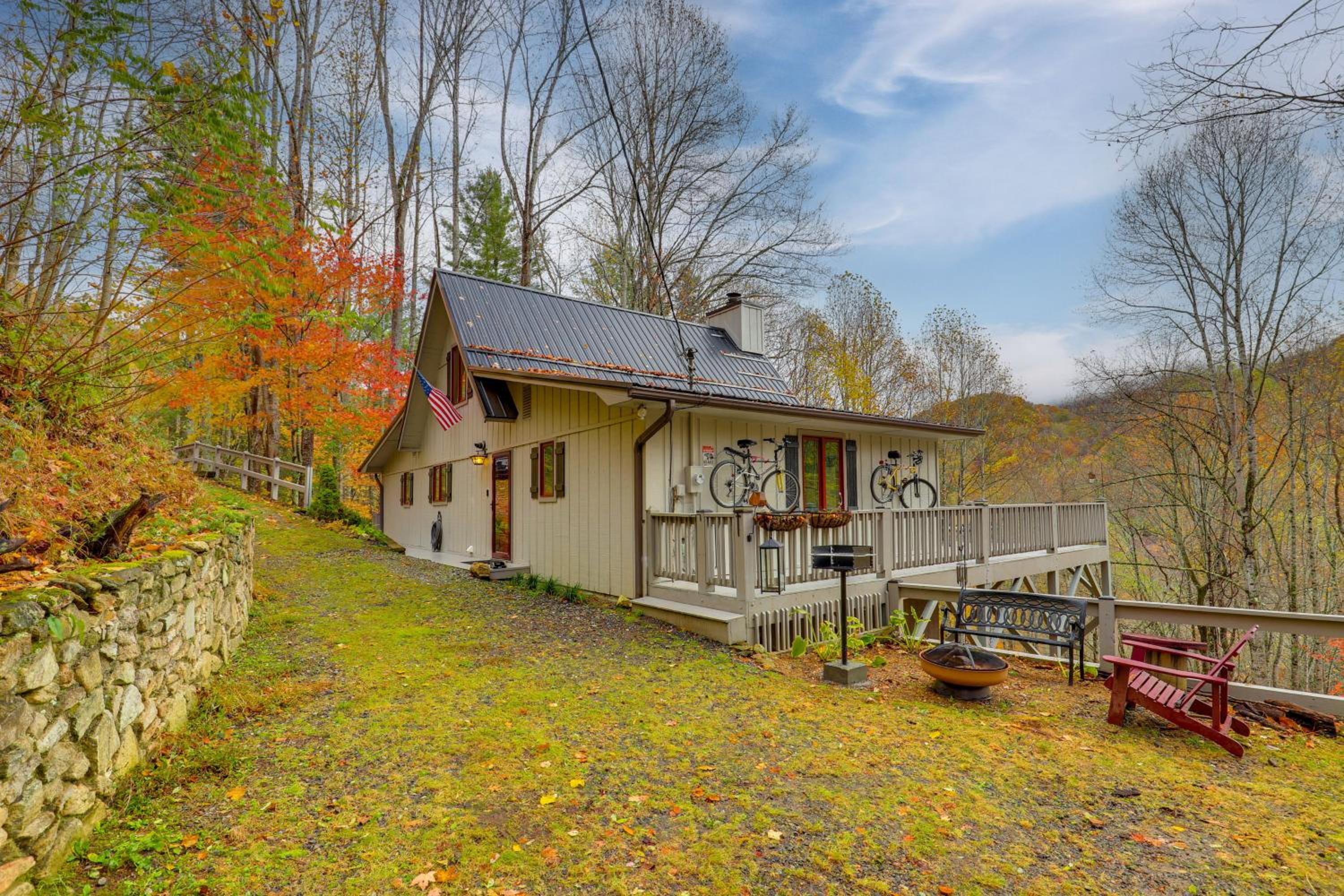 Walk to Slopes Mars Hill Resort-Style Mtn Chalet