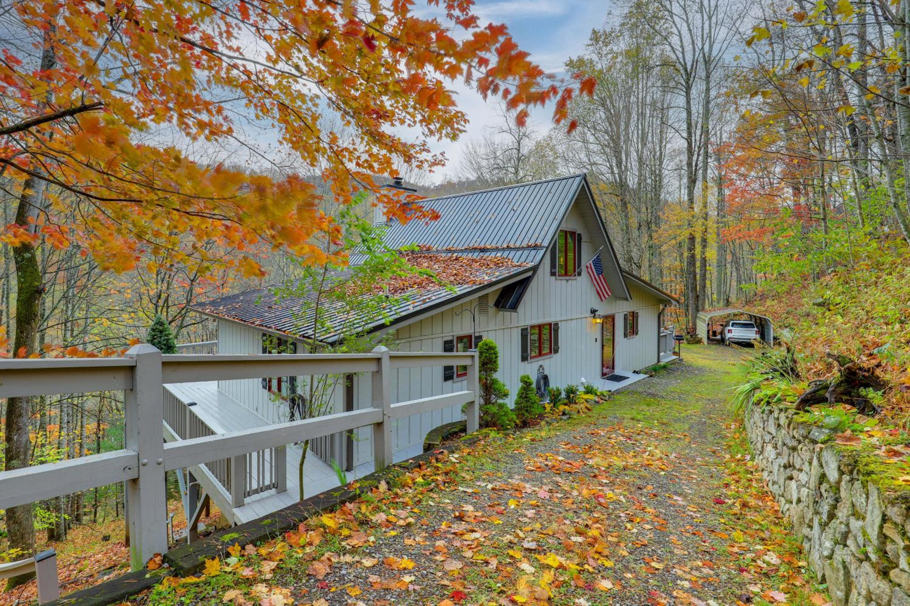 Walk to Slopes Mars Hill Resort-Style Mtn Chalet