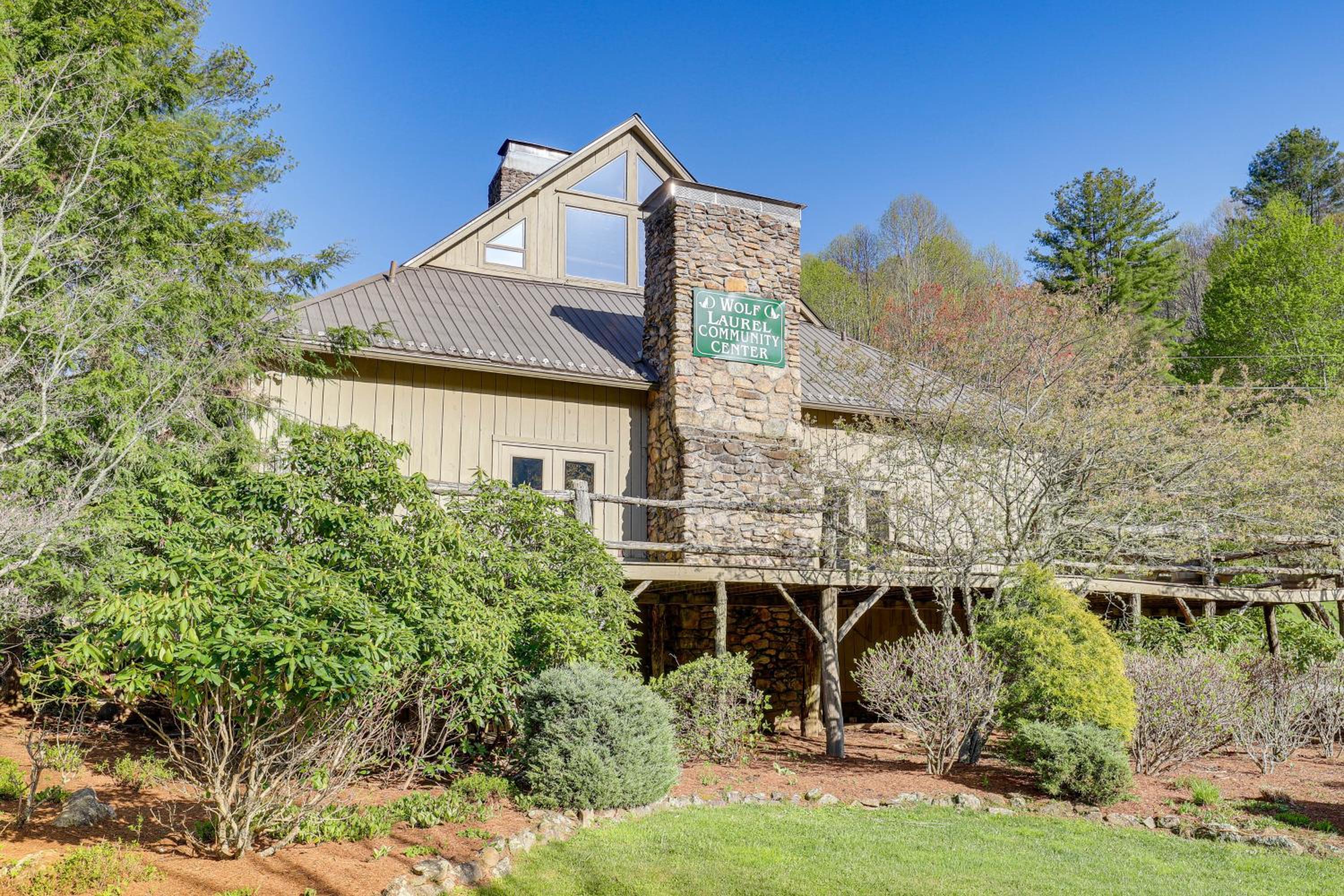 Walk to Slopes Mars Hill Resort-Style Mtn Chalet