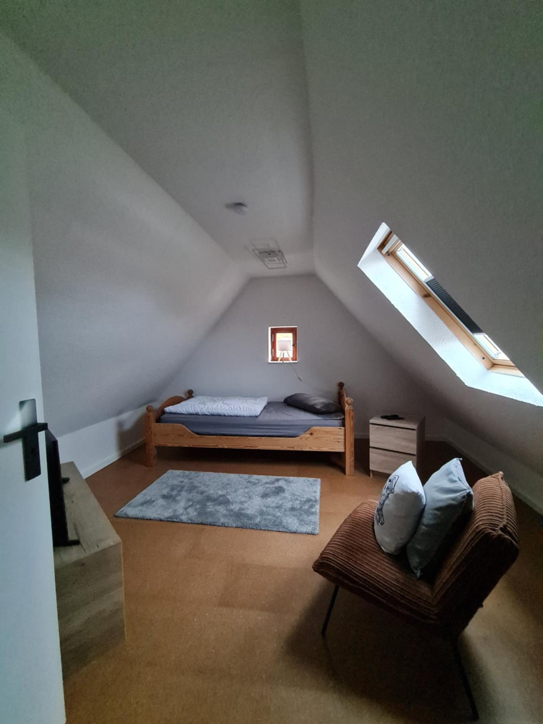 Große 4-Personen-Wohnung mit 3 Schlafzimmern & Parkplatz ruhig gelegen