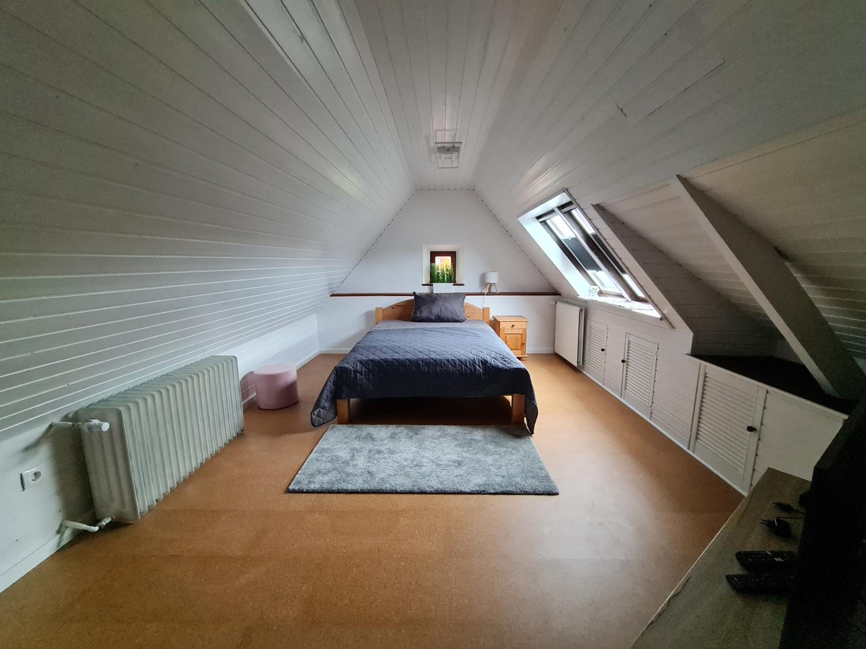 Große 4-Personen-Wohnung mit 3 Schlafzimmern & Parkplatz ruhig gelegen
