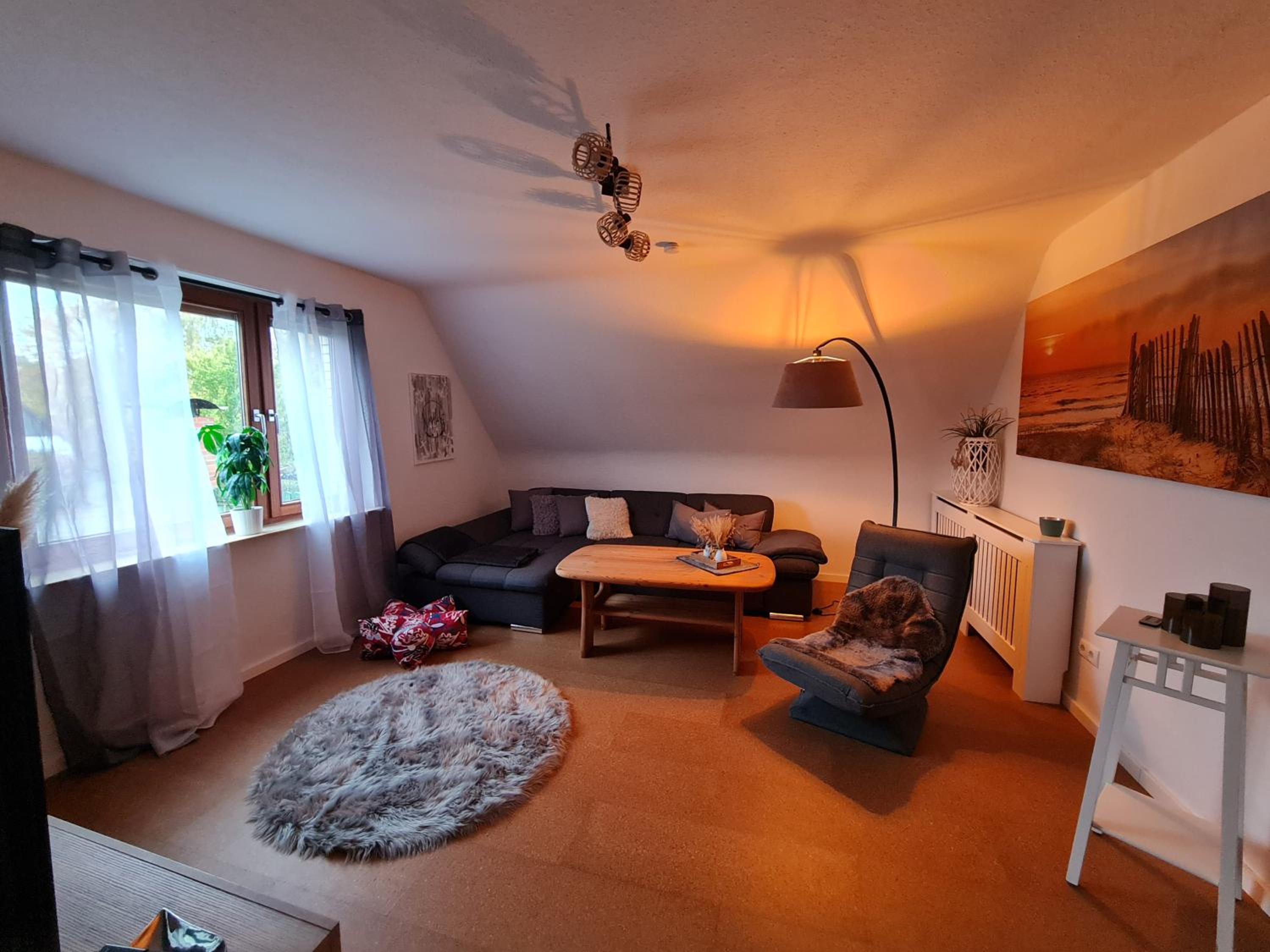 Große 4-Personen-Wohnung mit 3 Schlafzimmern & Parkplatz ruhig gelegen