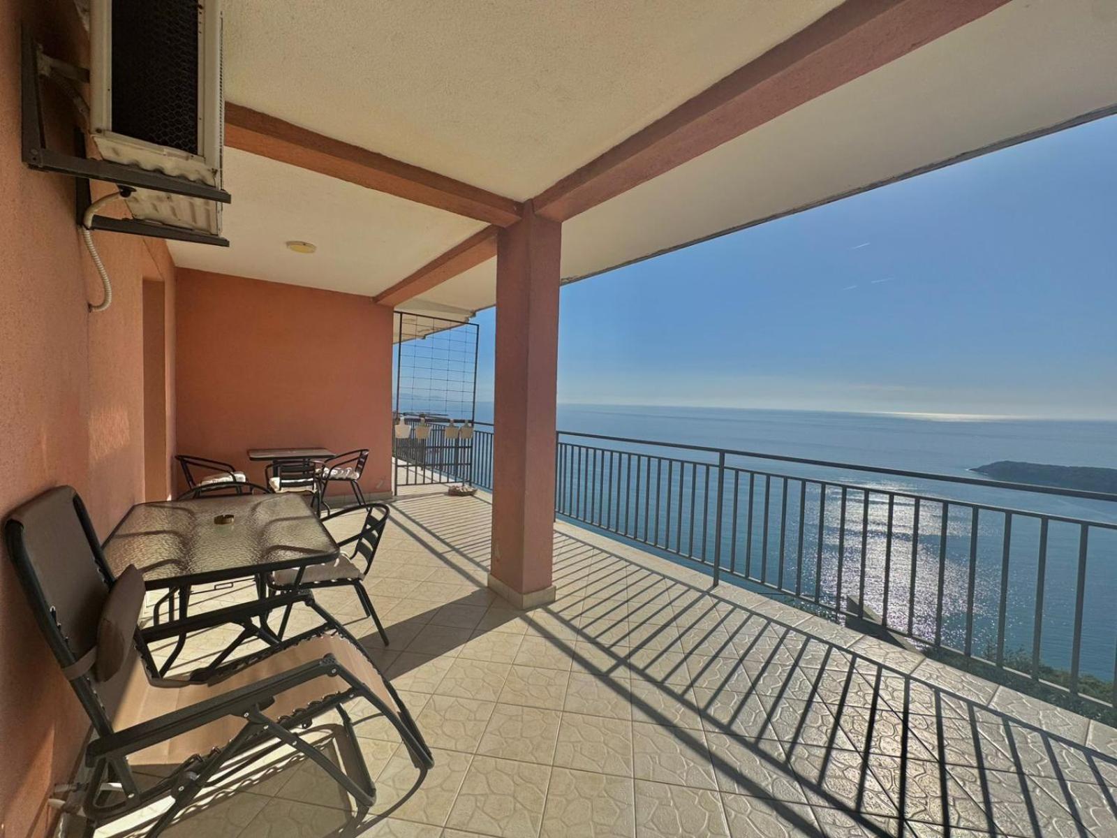 Calma Vista Apartments