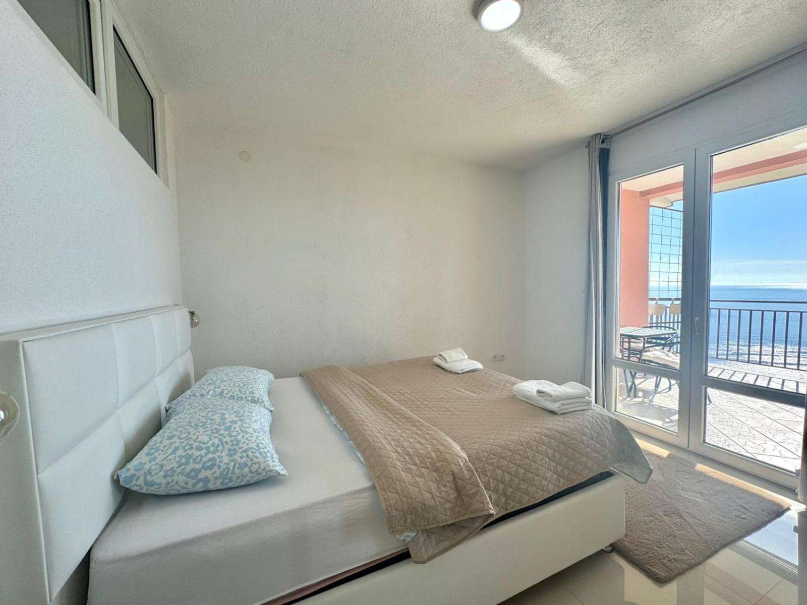 Calma Vista Apartments