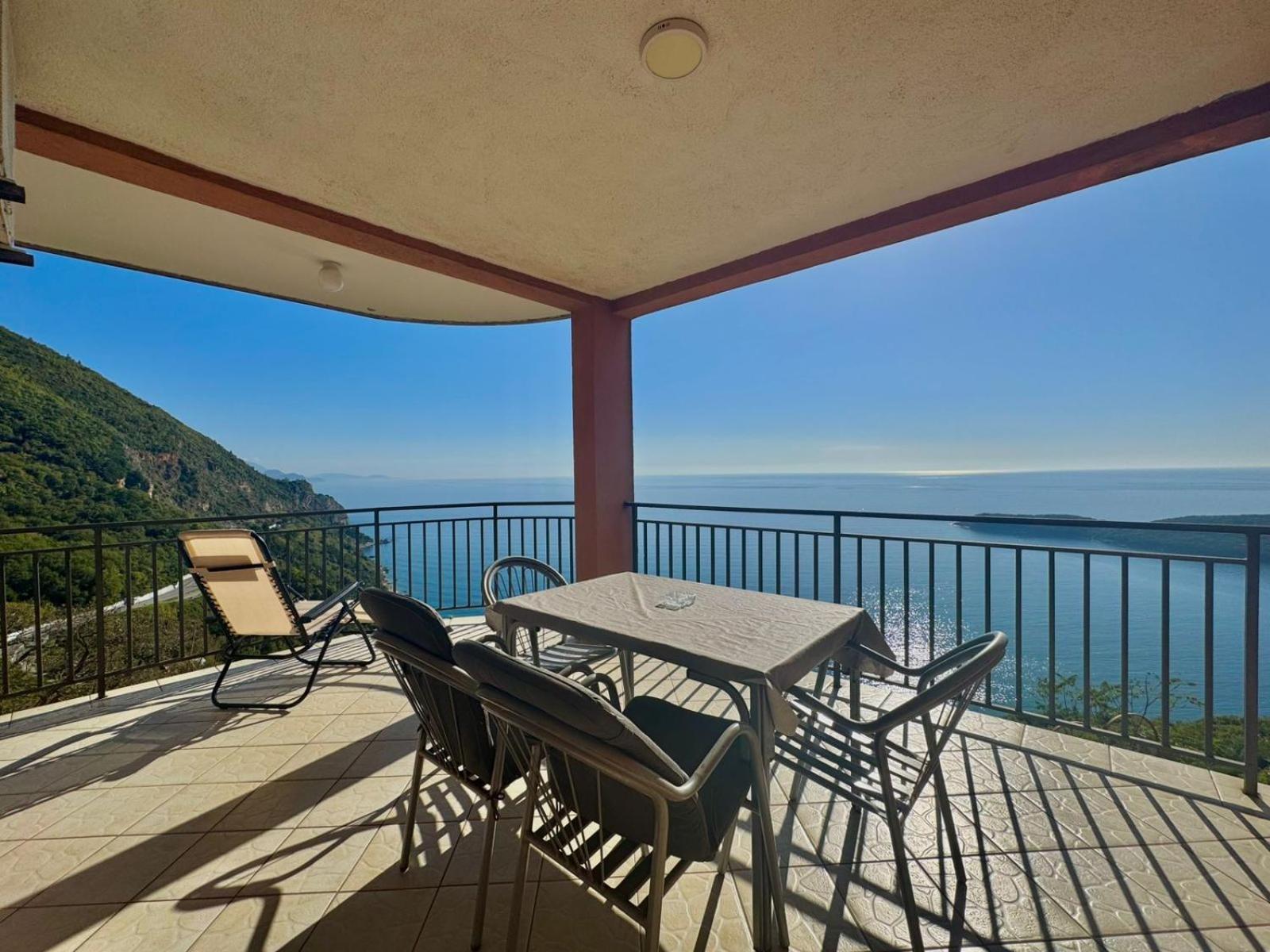 Calma Vista Apartments