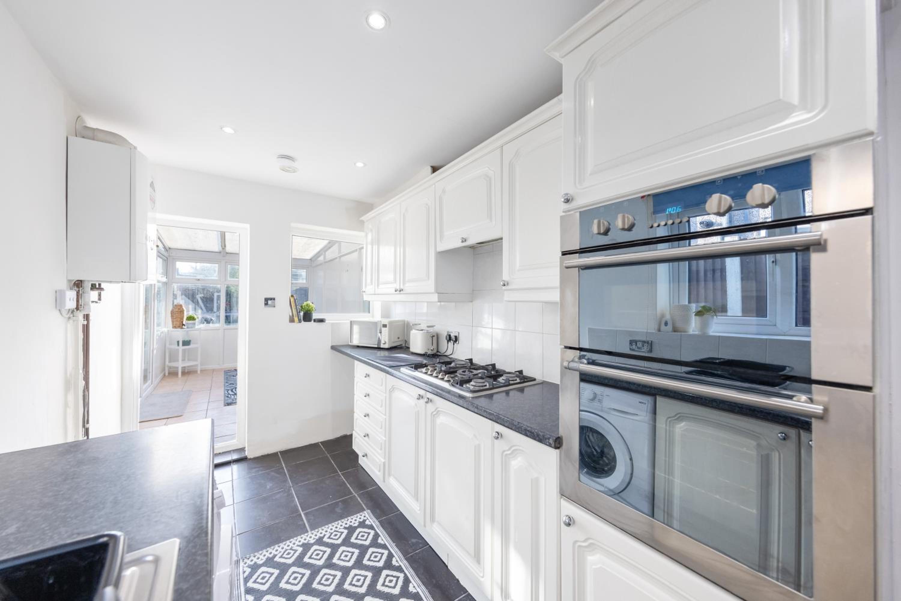 Cosy Modern Two Bed Terrace
