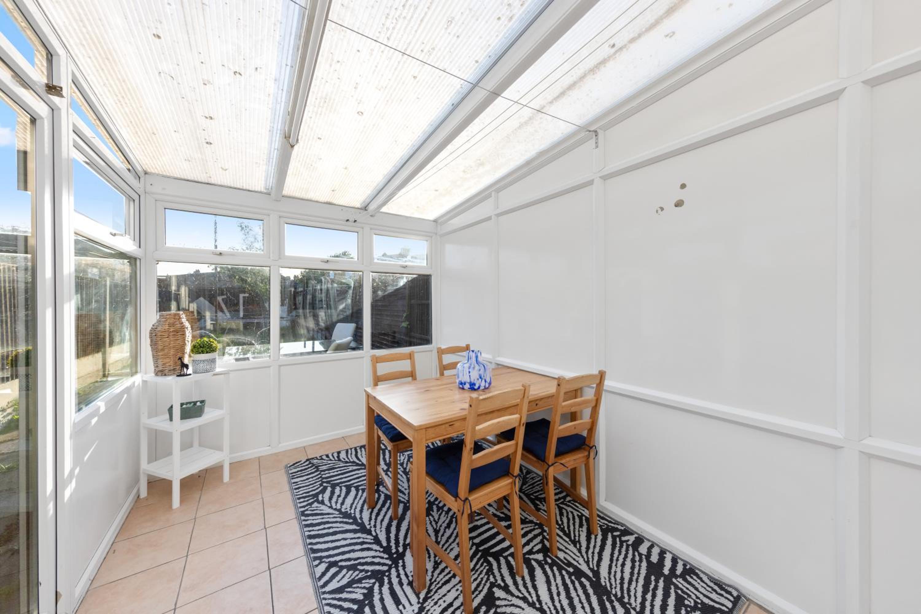 Cosy Modern Two Bed Terrace