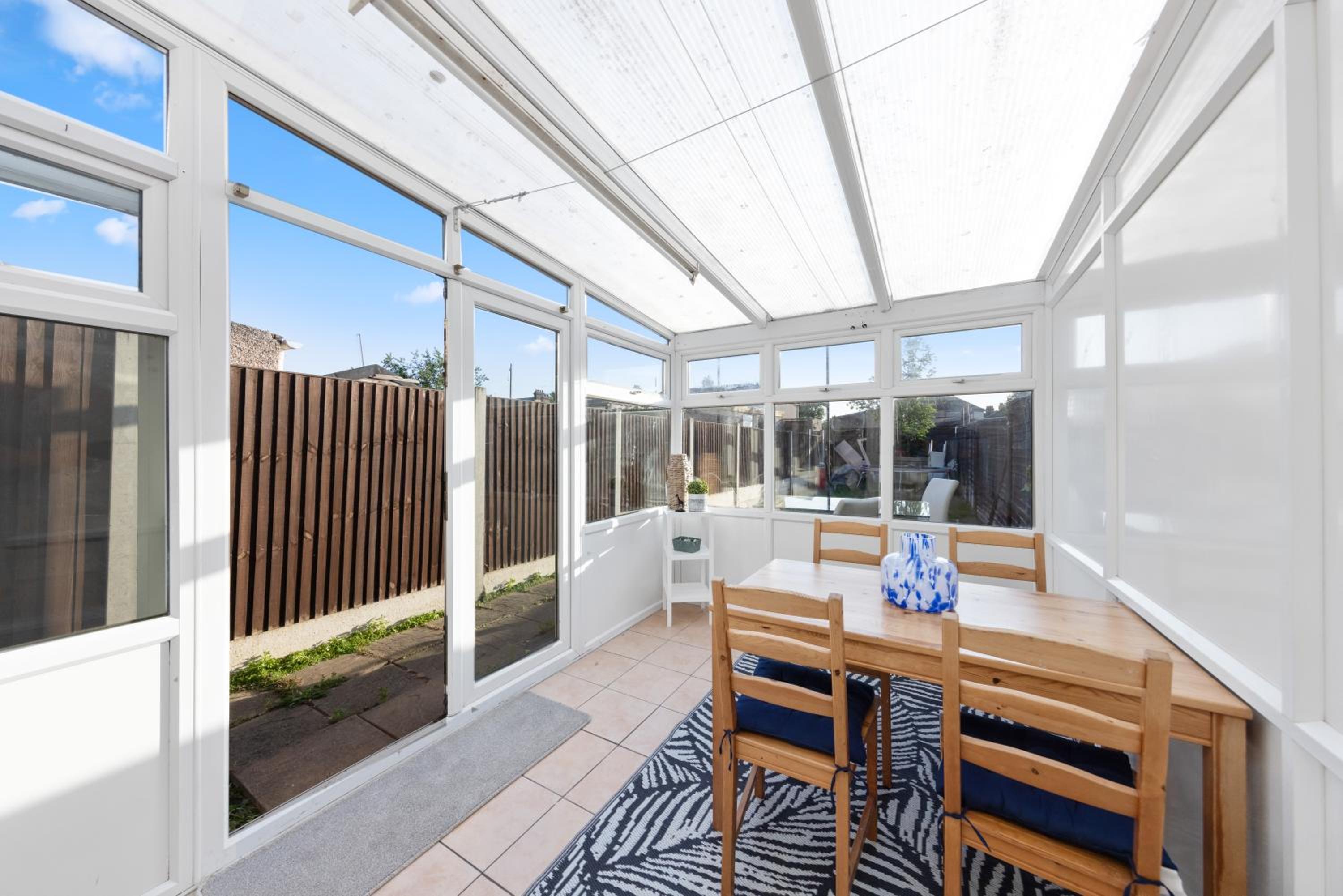 Cosy Modern Two Bed Terrace
