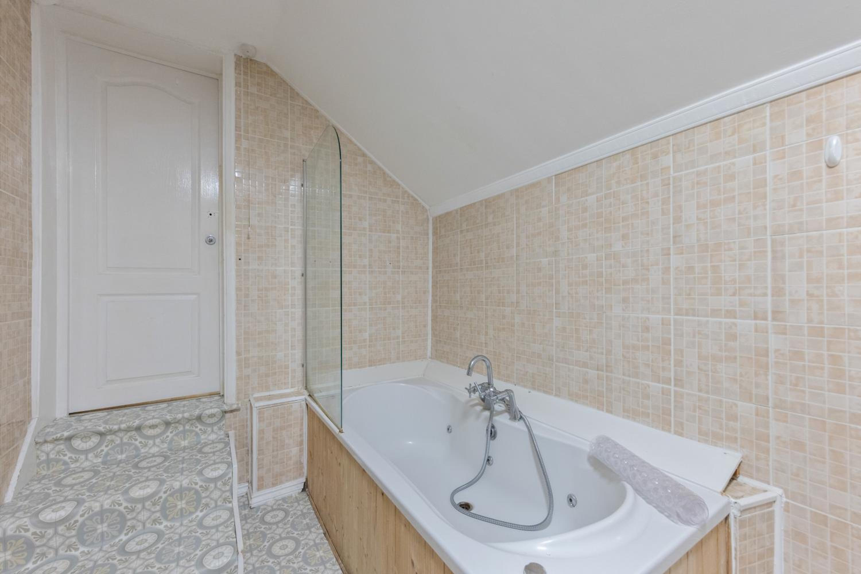 Cosy Modern Two Bed Terrace