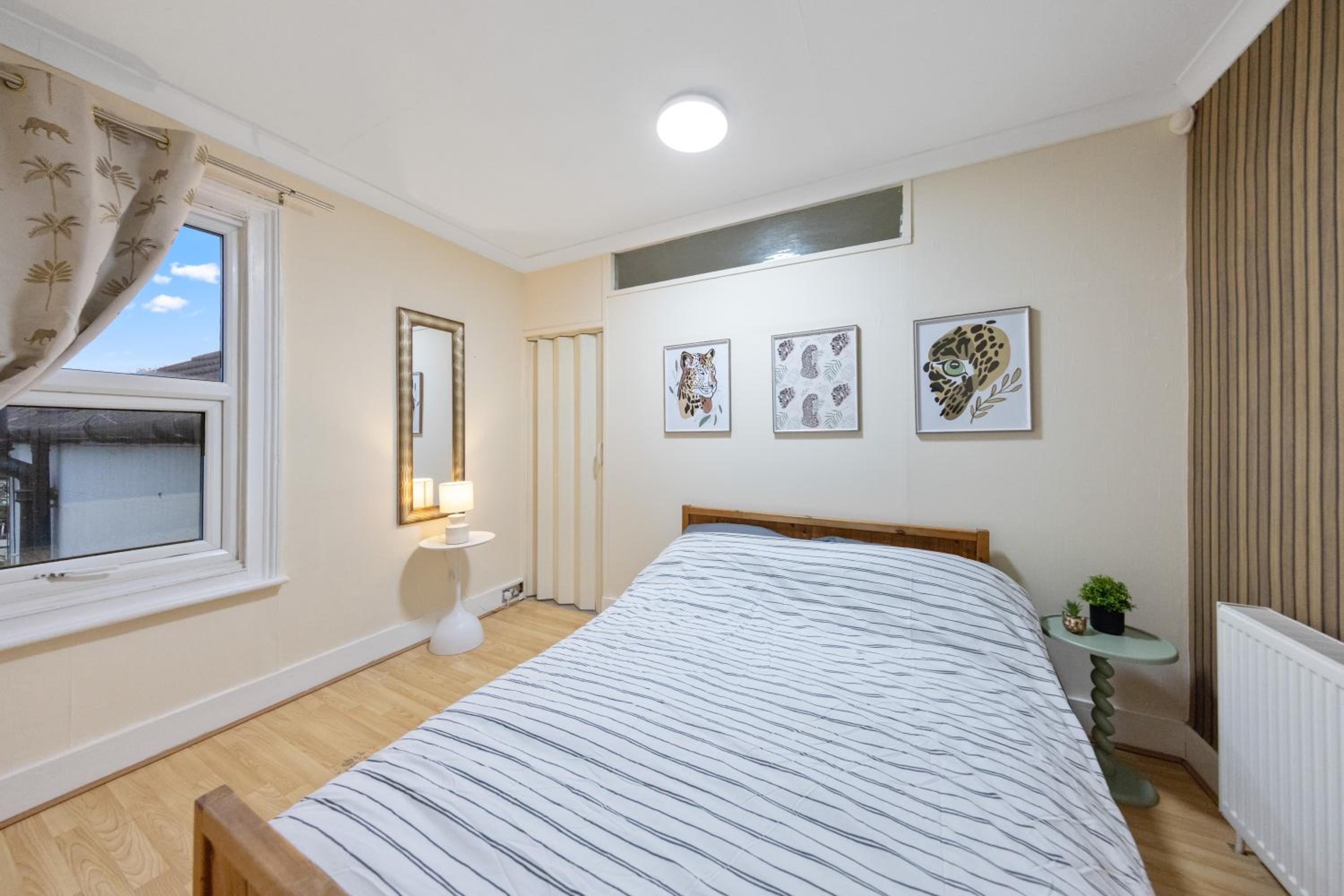 Cosy Modern Two Bed Terrace