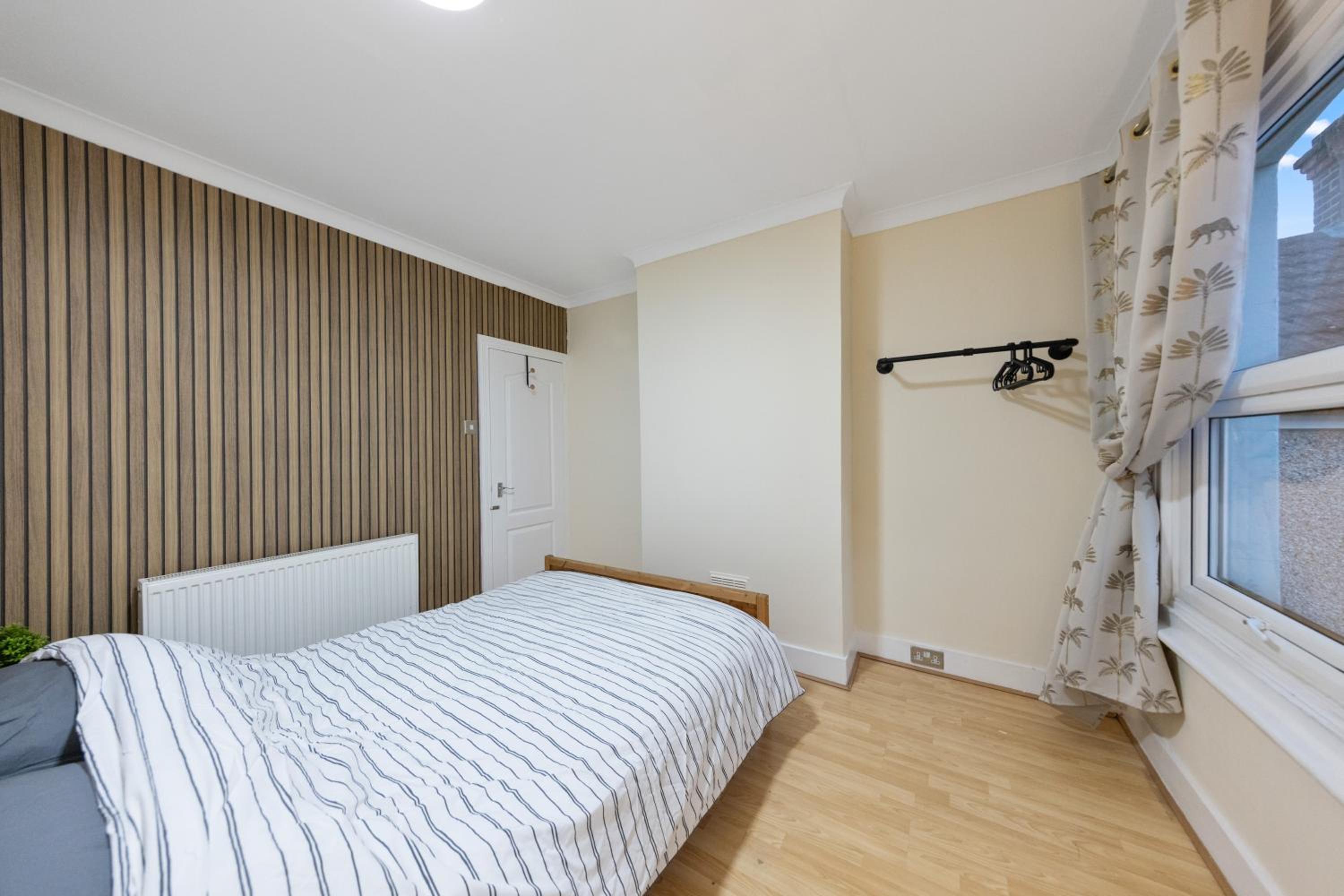 Cosy Modern Two Bed Terrace