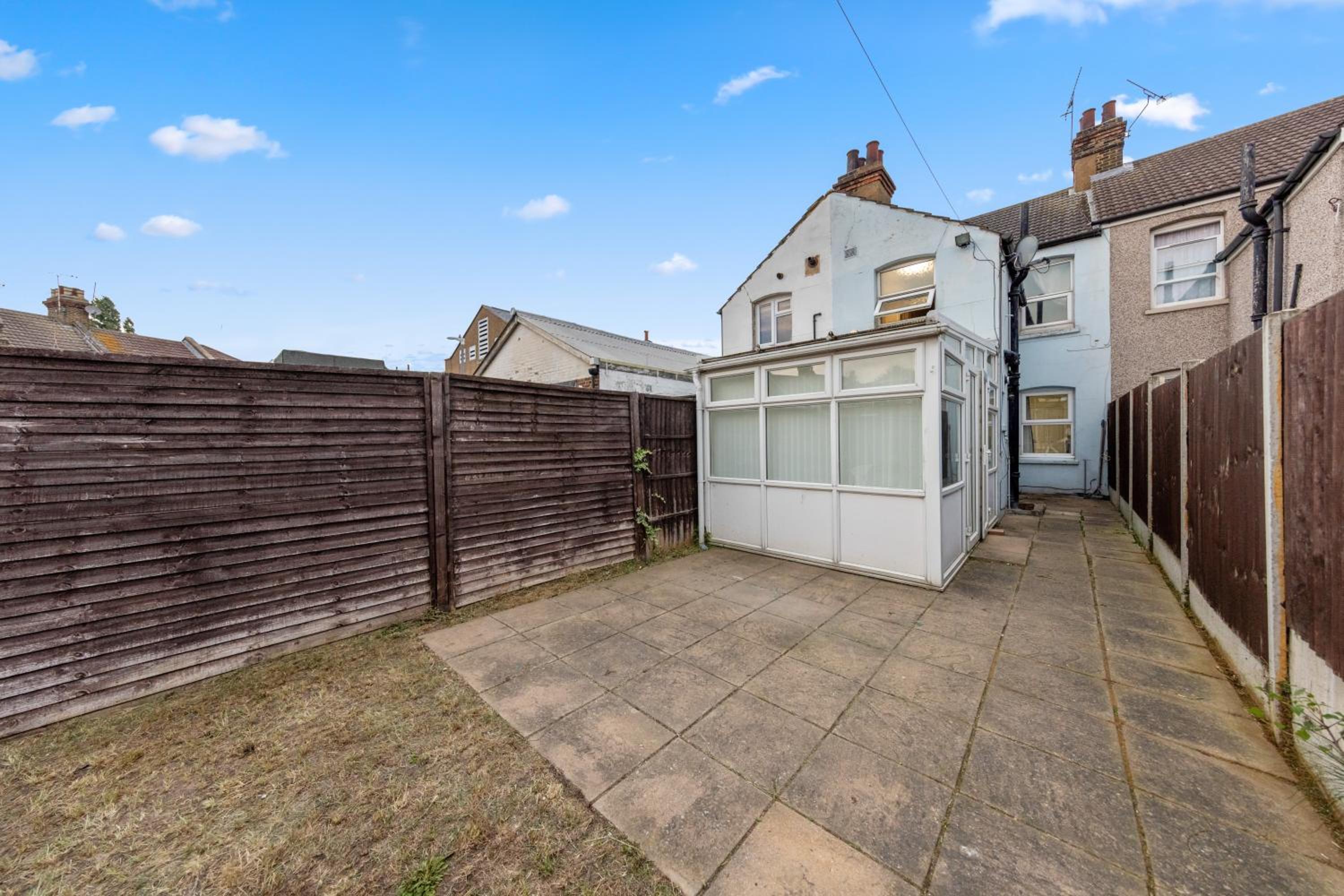 Cosy Modern Two Bed Terrace