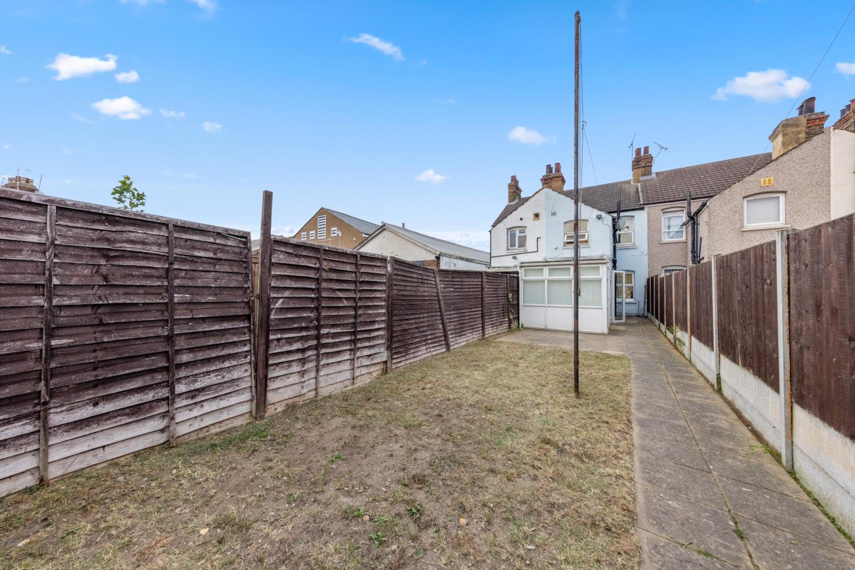 Cosy Modern Two Bed Terrace