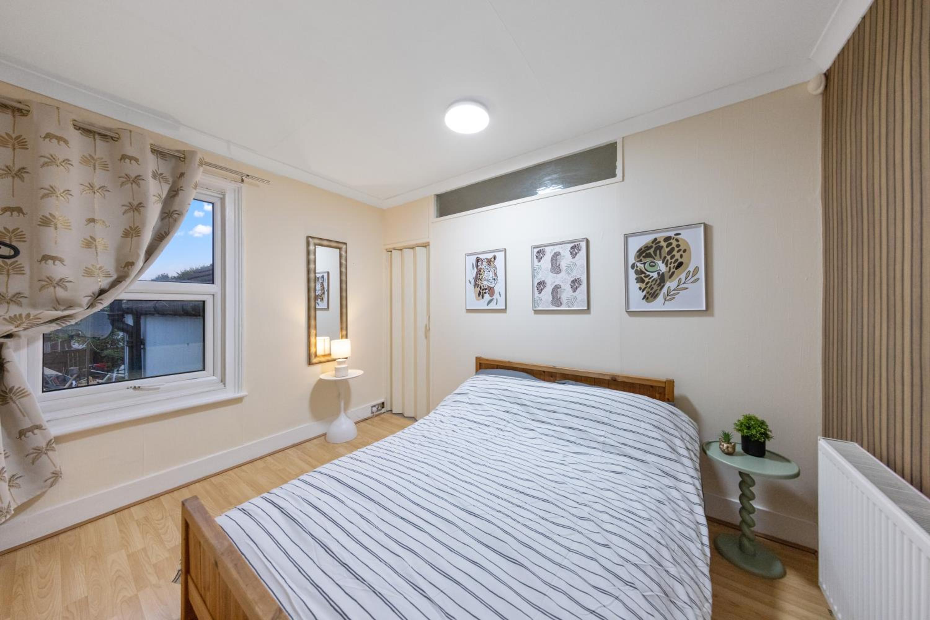 Cosy Modern Two Bed Terrace
