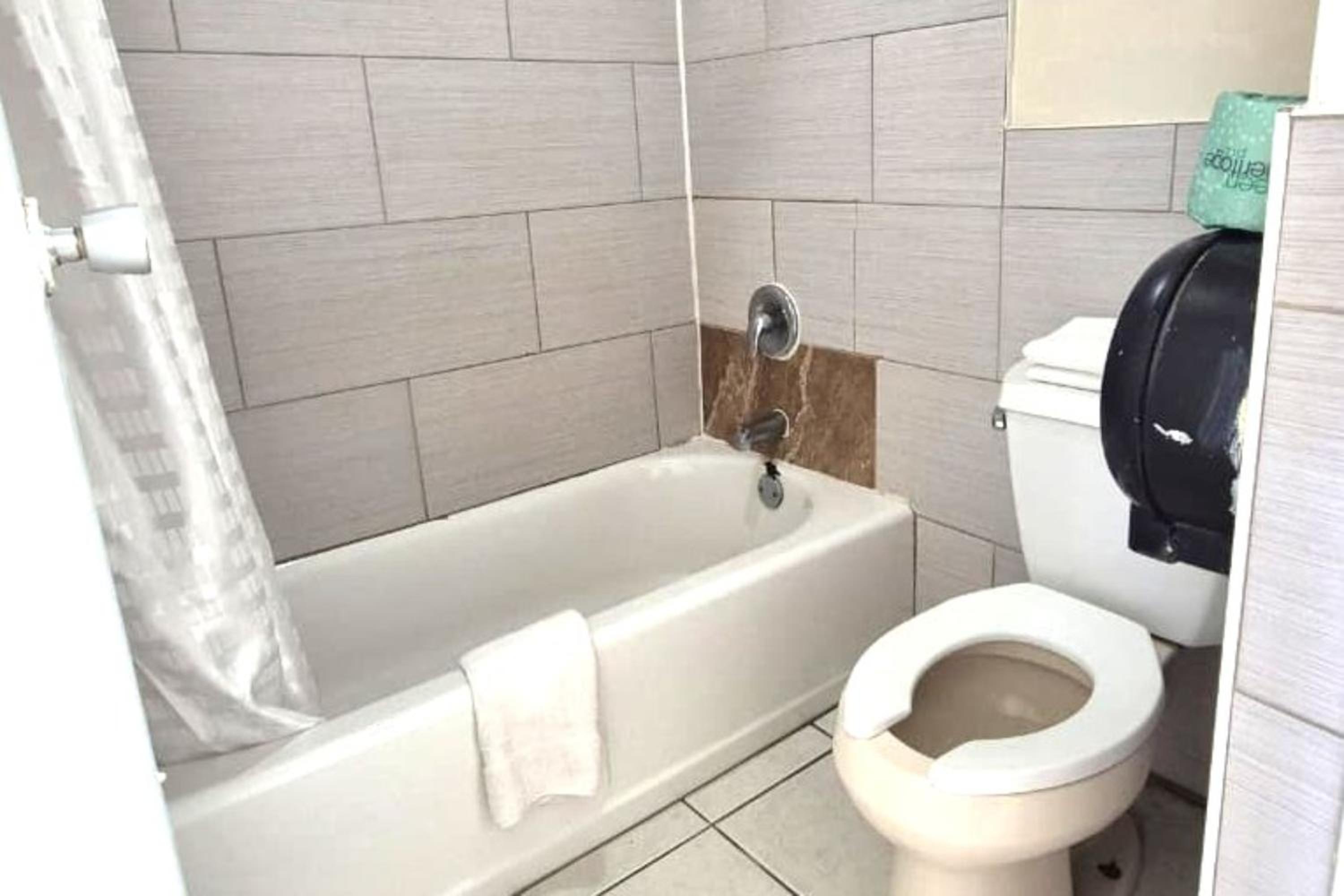Saratoga Motel By Capital O Near Midway Airport Chicago IL