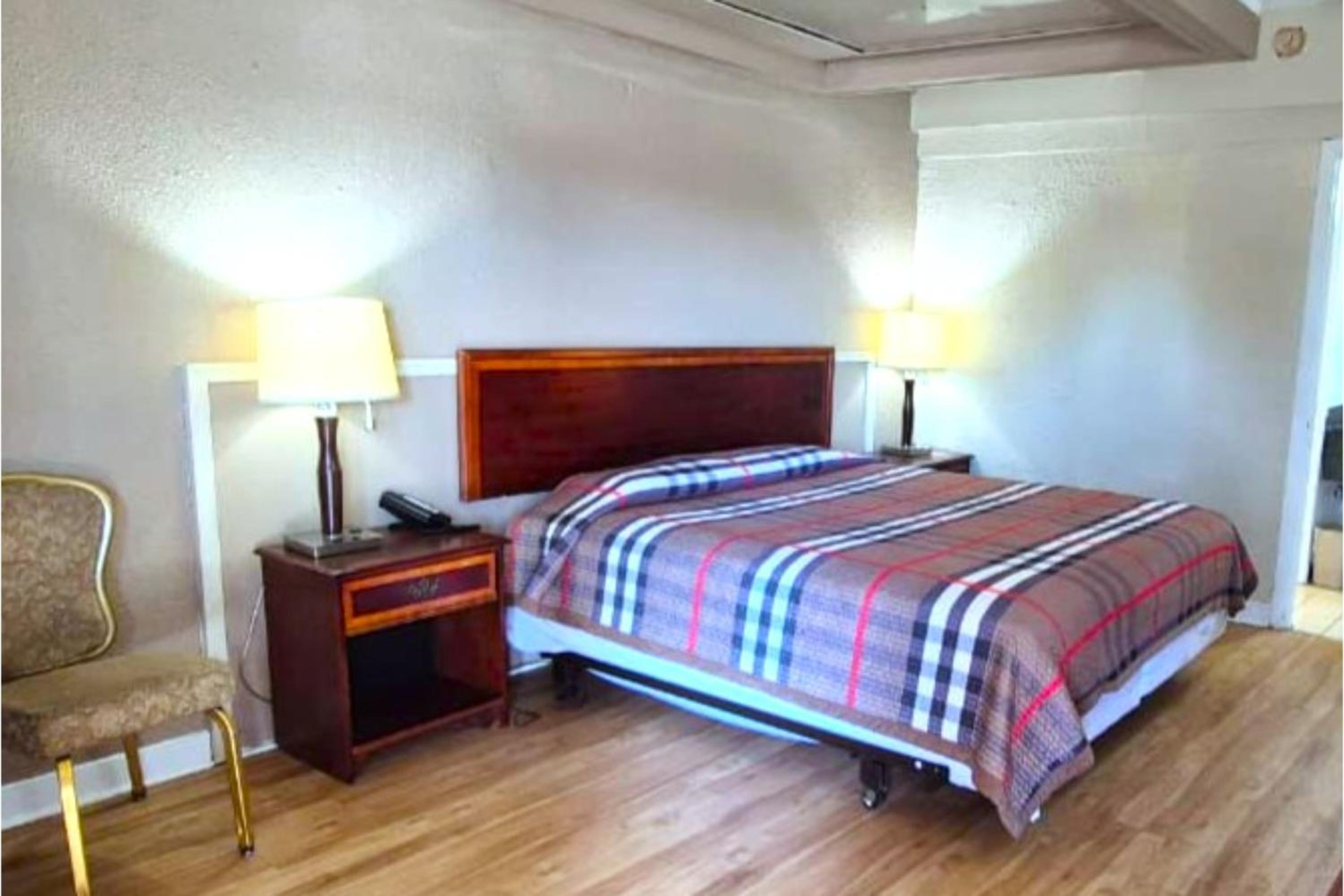 Saratoga Motel By Capital O Near Midway Airport Chicago IL