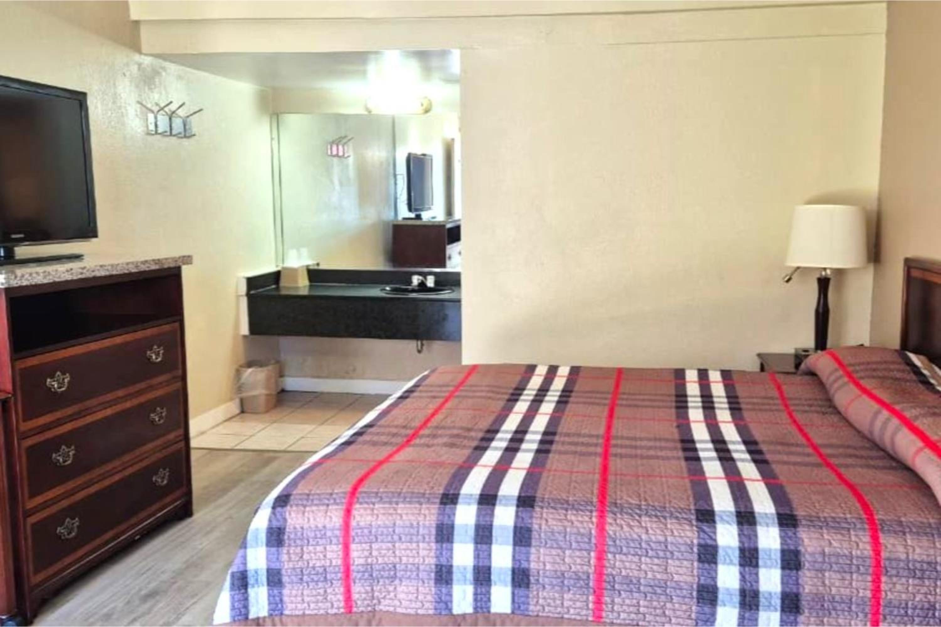 Saratoga Motel By Capital O Near Midway Airport Chicago IL
