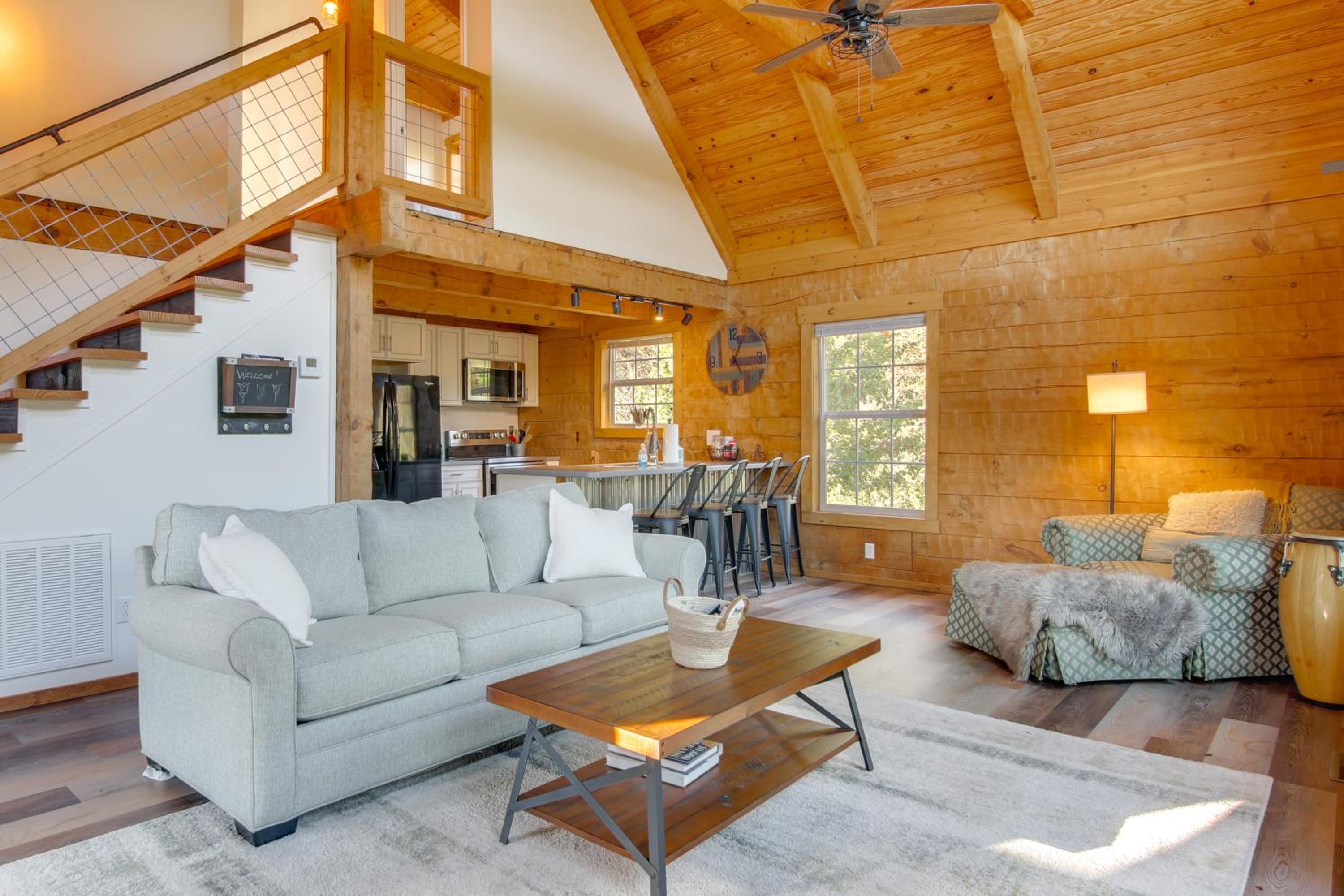 Hike and Unwind, Peaceful Wooded Retreat in Newport