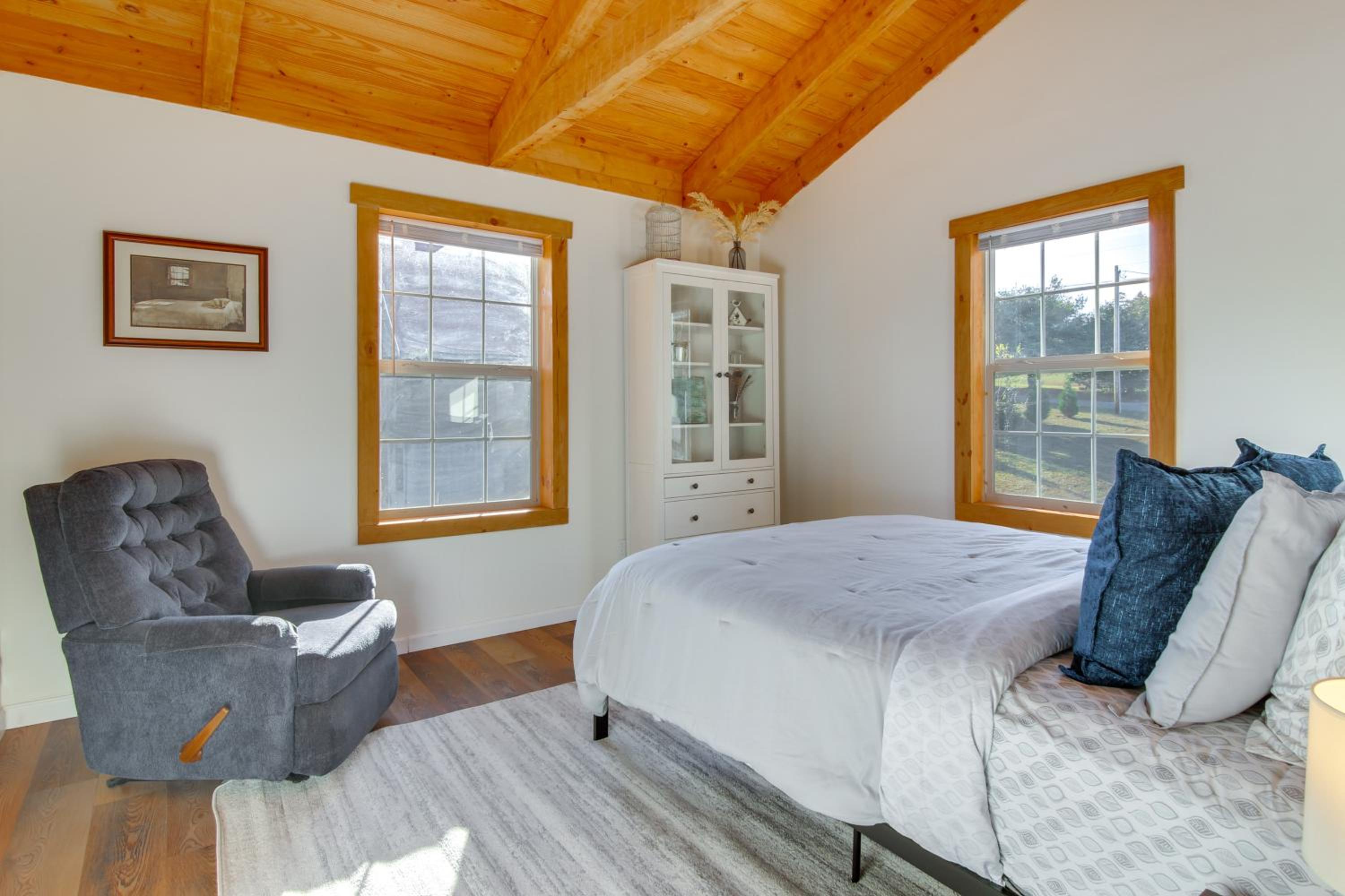 Hike and Unwind, Peaceful Wooded Retreat in Newport
